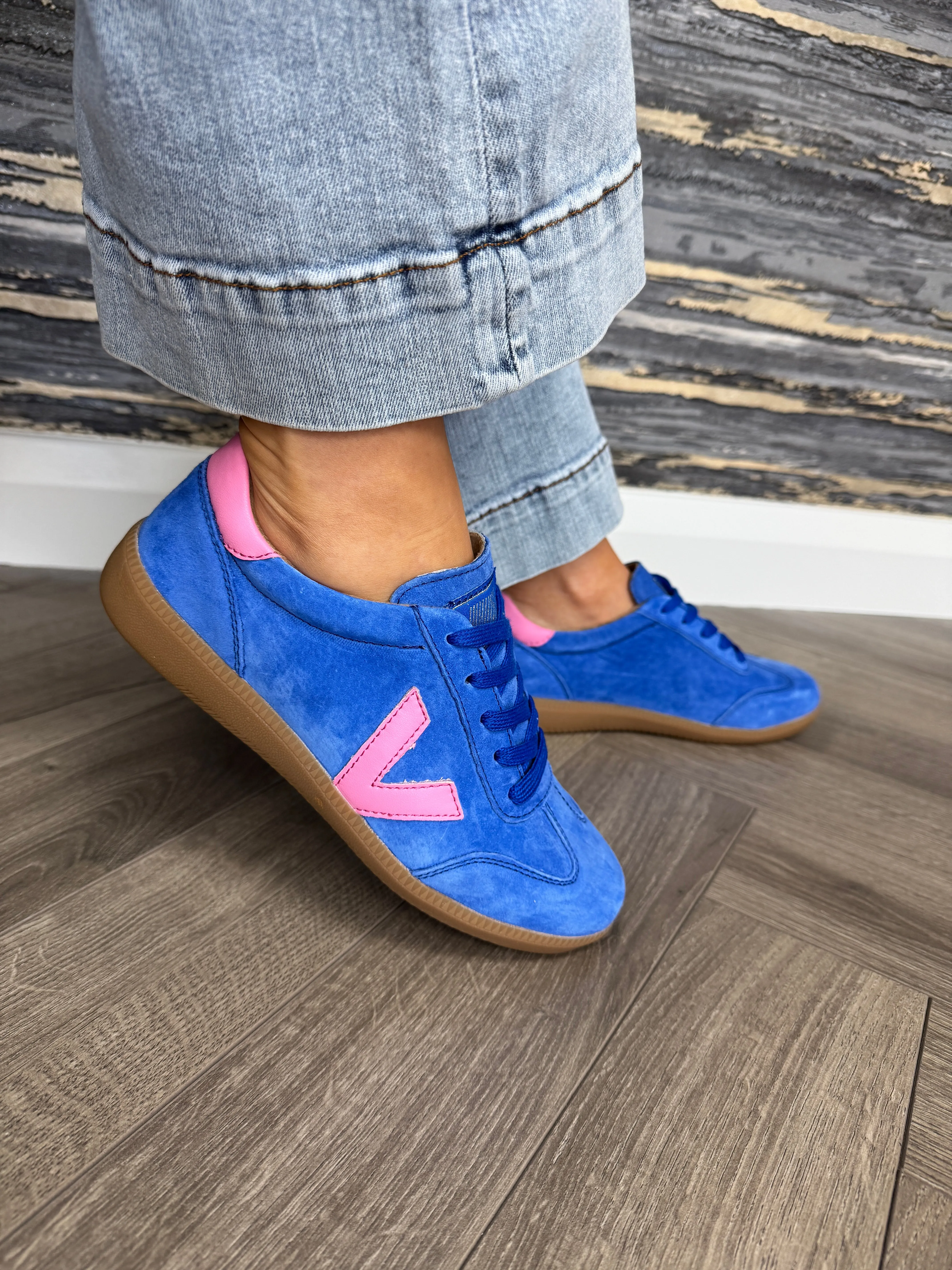 Drilleys ‘Seventy’ Gum Sole Trainer With Pink Detail - Cobalt Pop (D16)