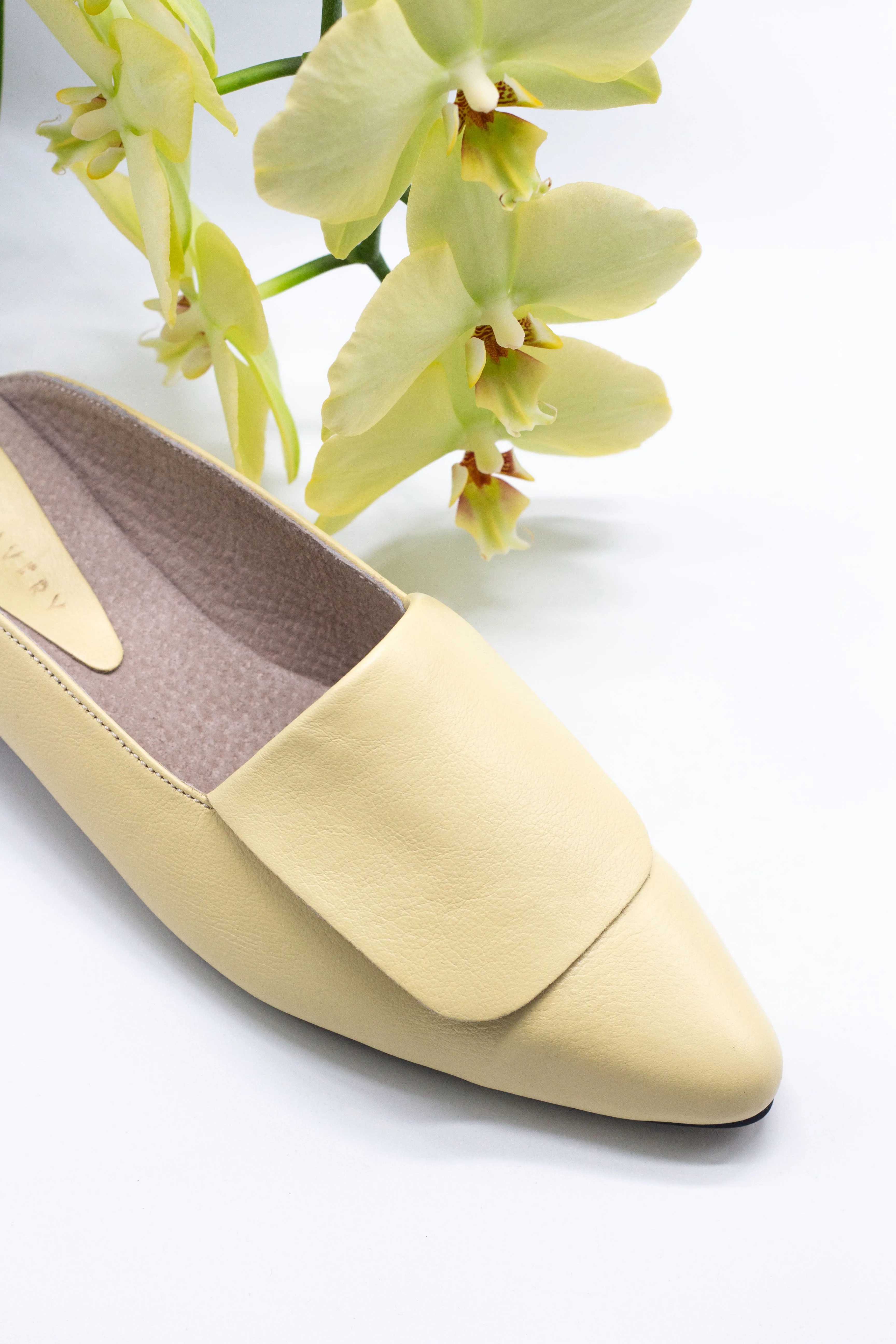 Fold Over Mule | Lemon